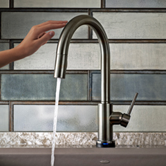 Trinsic Touch タッチ水栓 シングルレバーキッチン混合水栓(ホース引出しタイプ)