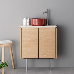 ASSEMBLAGE MINI キャビネット600mm (水栓アウトセット取付穴径25mm) 天板:ダナエ 扉:オークウッド 脚:クロム H200mm