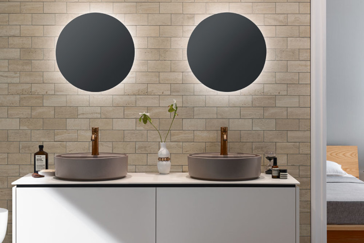 写真:LED MIRROR LIGHT/indirect(LED照明付きミラー/間接光タイプ)のイメージ画像